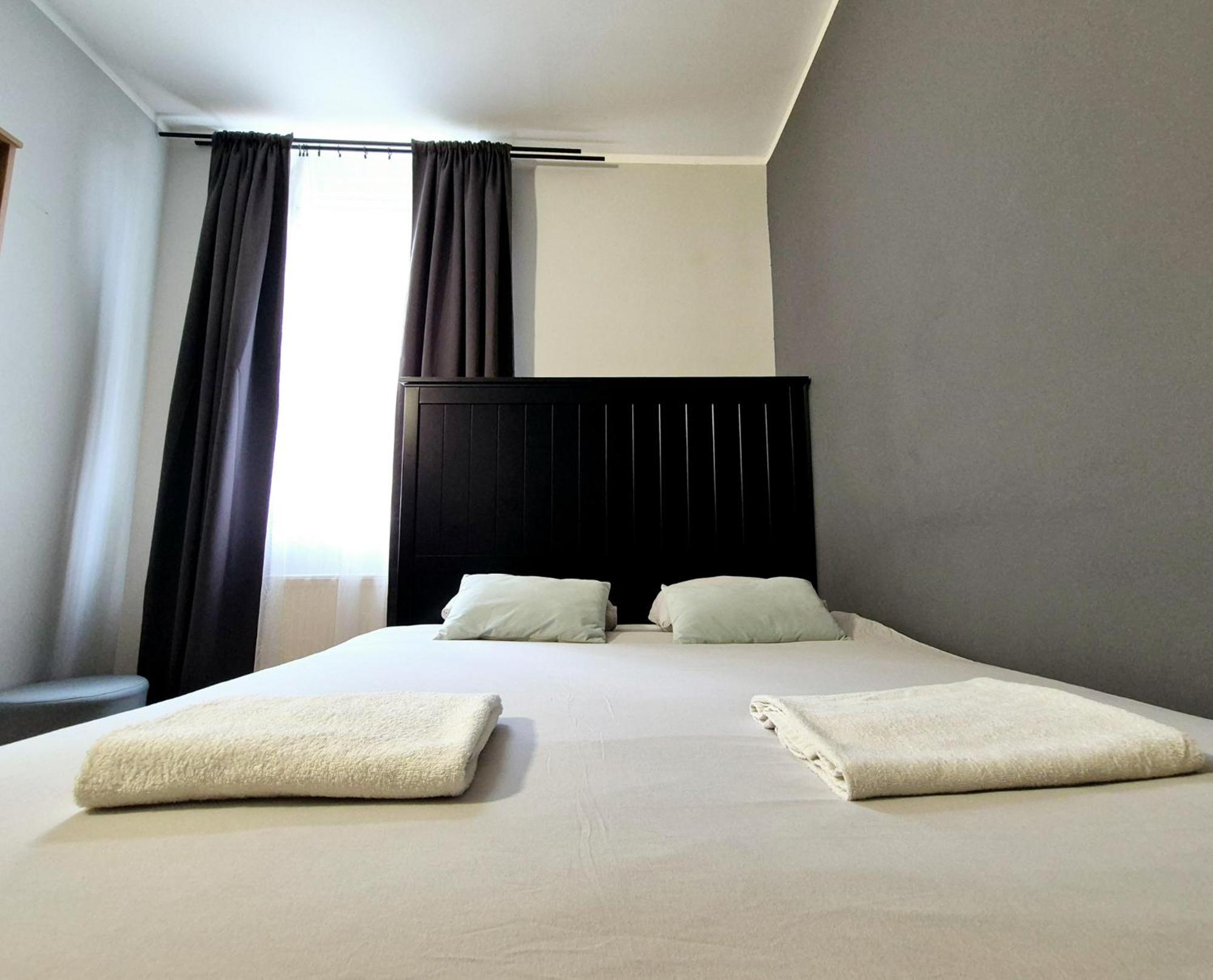 Pini Hostel - Przytulne Pokoje W Centrum Krakowa Экстерьер фото